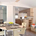 호텔 Les Places Dorees 노트르담드몽