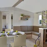 호텔 Les Places Dorees 노트르담드몽