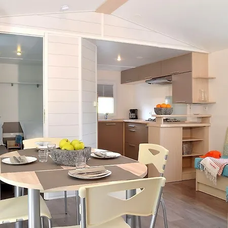 Отель Les Places Dorees Нотр-Дам-де-Мон