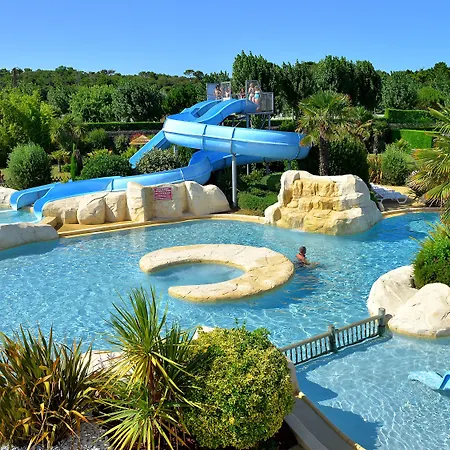 Les Places Dorees 호텔 4*