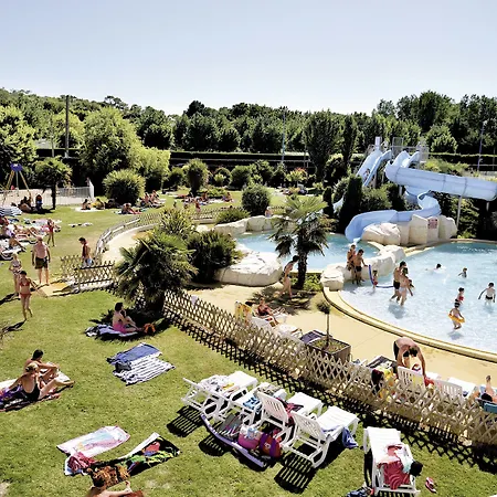 Les Places Dorees